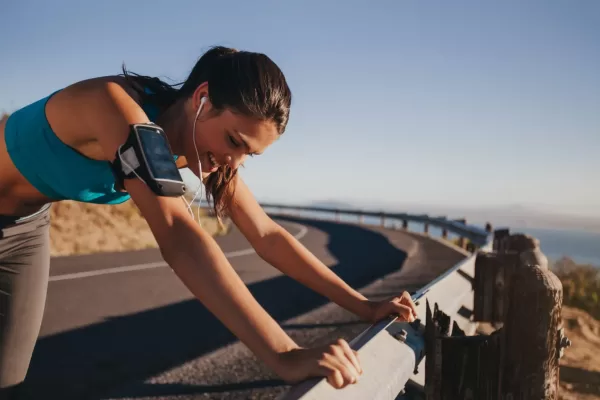 tired-runner-taking-a-break-leaning-guardrail-2021-08-26-19-58-00-utc-2048x1152